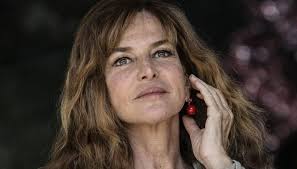 Alcuni anni dopo, sequel de il bello delle donne in cui è accanto a manuela arcuri, anna galiena. Giuliana De Sio Remembers Her Great Love Who Elio Petri Was