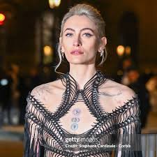 Paris Jackson asiste al evento le Grand Dîner du Louvre celebrado en el Museo del Louvre, París, Francia. #michaeljackson #parisjackson