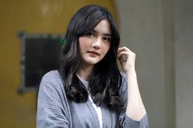 The wispy see through bang particularly when paired with korean short hairstyles is one of those super fashionable looks that has overtaken the landscape in a major way. Different Types Of Bangs For Different Face Shapes All Things Hair Ph