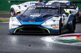 Champion — {{ roman }} i.{{/ roman }} noun adjective ▪ great , supreme , true , undisputed ▪ current , defending , reigning ▪ the reigning champion will defend her title toni … Silver Cup Points For Reigning Champion Macdowall In Unpredictable First Race Of Year At Monza Sportscar Racing News