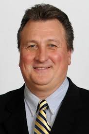Cincinnati homecoming event for West Virginia University's Bob Huggins  raises $150K to support WVU Cancer Institute
