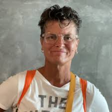 Ruth Crowe's Instagram, Twitter & Facebook