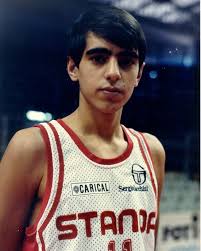 NINO RIPEPI SHOWTIME:"UN PLAYGROUND EMOZIONANTE" Ha scritto pagine e su  pagine del nostro basket, volando in prima squadra con la Cestistica Piero  Viola di Santi Puglisi.All'interno del nostro speciale Playground, abbiamo  intervistato