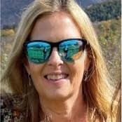 Lana Murdock's Instagram, Twitter & Facebook