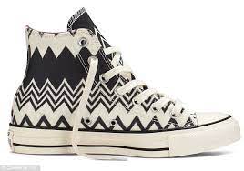 Missoni S Iconic Zig Zags For 85 Luxury Brand Pairs Up With Converse Tenis Estampado Converse Sapato Abotinado