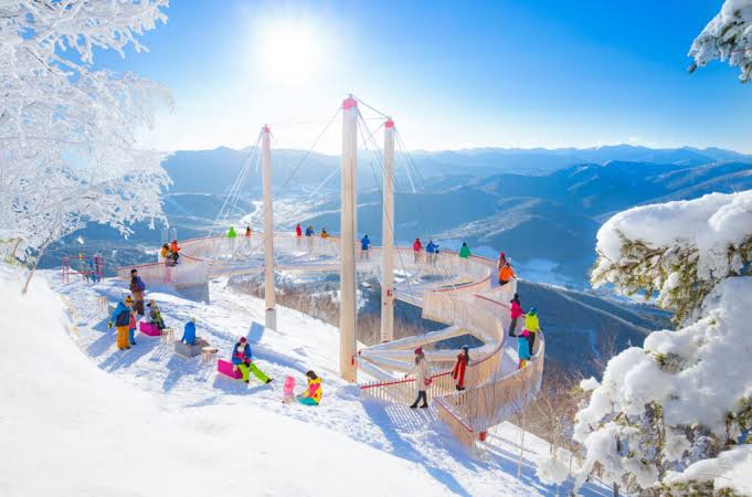 A snow resort with unforgettable views and where you can enjoy great first  tracks - POWDER SNOW HOKKAIDO