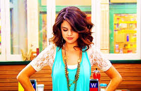 Selena With Short Hair Selena Gomez Answers Selena Gomez Short Hair Short Hair Styles Short Hair Model