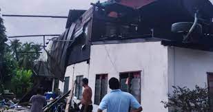 Dijual rumah mewah berikut furniturenya di jalan bangka via iloveproperty.id. Satu Persatu Bumbung Melayang