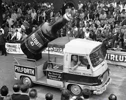 Les Brasseries De Mons En Barœul Tour De France Busje Fiets Foto