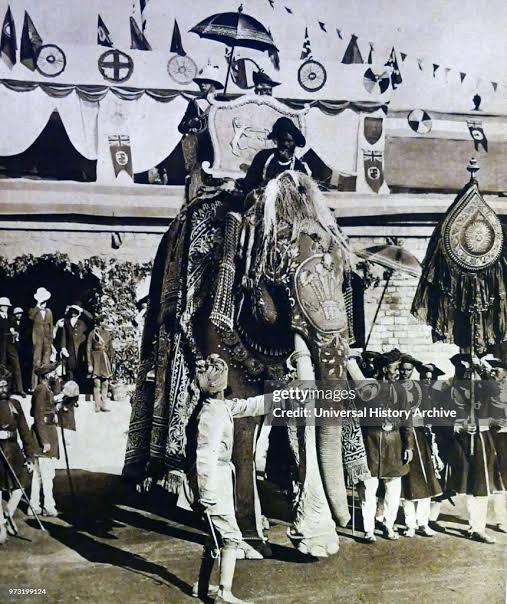 Prince Edward (later King Edward VIII hunting tigers in India 1921.... News Photo - Getty Images