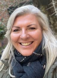 Christina Reuther's Instagram, Twitter & Facebook