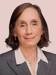 Amy Woolf's Instagram, Twitter & Facebook