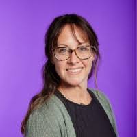 Sarah Kennett's Instagram, Twitter & Facebook