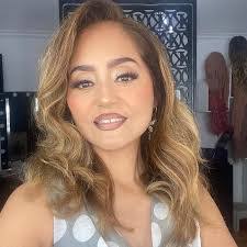 Amanda Cobos's Instagram, Twitter & Facebook