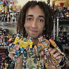 Checkout these beautiful glossy 8x10 prints by Aaron Coney from Hustle  Matters!! He's selling them for $10 each... interested in buying one? Send  him a DM today!! 💛⚡️ . #PowerRangers #SuperSentai #YellowRanger #