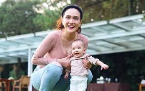 Yup, lewat usg perkembangan anak shandy dipantau dengan baik. Shandy Aulia Peringati Ulang Tahun Sang Ibu Wajah Persis Claire Jadi Sorotan
