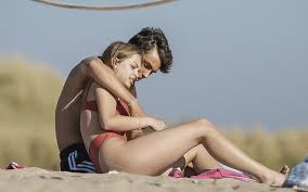 Depois de terem mantido durante. Joao Felix E Margarida Corceiro Paixao Na Praia Casalinho Apanhado Em Clima De Romance Fotos Exclusivas Nova Gente