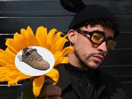 Check out our bad bunny hat selection for the very best in unique or custom, handmade pieces from our baseball & trucker caps shops. Bad Bunny Sus Tenis Con Adidas Cuanto Cuestan Y Donde Comprarlos El Proximo 26 De Marzo Sonica