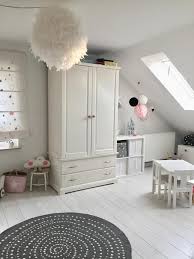 Kinderzimmer Ideen Fur Wohlfuhl Buden So Geht S In 2020 Kinder Zimmer Kinderzimmer Dachschrage Einrichten