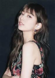 she's gorgeous even in a low quality picture 😍🥺💕