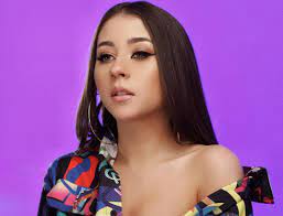 Nicole cherry, pe numele său real nicoleta janina ghinea (n.5 decembrie 1998, bucurești, românia), este o cântăreață română de muzică reggae și pop de etnie romă. Ce Spune Nicole Cherry Despre Noul Iubit Este Afacerist È™i Mai Mare Cu 8 Ani Decat Ea Click Mobile