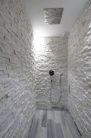 Spa Dallage En Pierre Naturelle Quartzite Nitra Et Parement En Pierre Naturelle Quartzite White Snow Douche En Pierre Idee Salle De Bain Salle De Bain