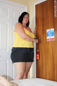 Jayne Storm-BBW-milf-revealing-swimsuit-shots