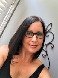 Lisa Capozzoli's Instagram, Twitter & Facebook