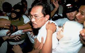 Pada 02 september 1998, anwar ibrahim telah dipecat daripada jawatan timbalan perdana menteri. The Rise Fall And Rise Again Of Anwar Ibrahim Free Malaysia Today Fmt