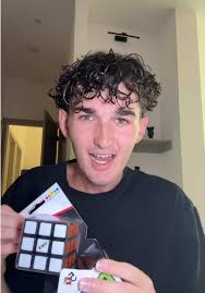 Does this actually solve the Rubik‘s cube algorithm? #rubikscube #lifehack  #LanguageLearning #fyp