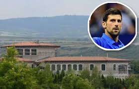 👇 — bwin (@bwin) october 9, 2020 ovaj meč ima i jednu posebnu važnost, jer novak ima šansu da osvoji dodatnih 480 poena koje će ga učiniti prvim teniserom sveta do kraja ove godine! So Schon Ist Die Neue Ä'okovic Villa Keine Nachbarn Weit Und Breit Fotos Kosmo