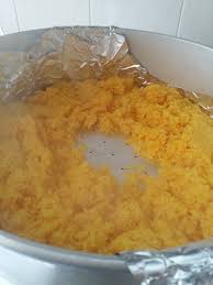 Bila dah masak baru percikan santan ke atasya. Resepi Pulut Kuning Senang