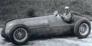 Die für die weltmeisterschaft relevanten rennen werden als grand prix oder grosser preis bezeichnet. Alfa Romeo Zeigt Die Ersten Beiden Formel 1 Weltmeisterautos Magazin