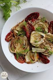 Salade De Fenouils Aux Tomates Sechees La Fee Stephanie En 2020 Salade Fenouil Recette Fenouil Recette Avec Tomates Sechees
