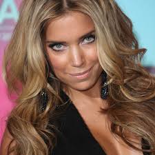Sylvie van der vaart took her hair to new heights with an adorable short wavy cut. Sylvie Meis Quotes Quotesgram