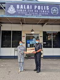 Ucapan selamat hari raya aidilfitri daripada ketua balai bomba dan penyelmat taman tun dr ismail. O Xrhsths Hannah Yeoh Sto Twitter Saya Telah Menghantar Buah Kurma Kepada Frontliners Yang Berkhidmat Menjaga Penduduk Di Kawasan Segambut 1 Balai Bomba Ttdi Hartamas Sentul Jinjang 2 Balai Polis Ttdi