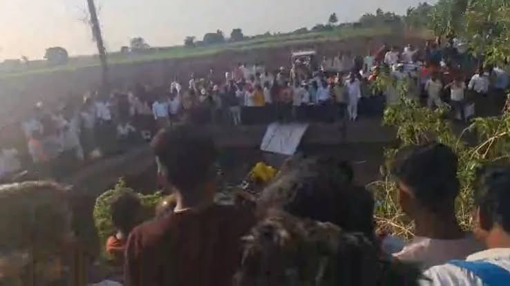कुएं में गिरी श्रद्धालुओं से भरी पिकअप, 14 लोगों की मौत