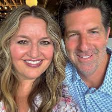 What is the name of the restaurant near Bradenton bridge with fresh fish?