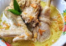 Lebaran identik dengan sajian ketupat dengan opor ayam dan sayuran bersantan lainnya. Bumbu Opor Ayam Nikmat Dan 5 Langkah Pembuatannya
