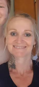 Is it at all possible for anyone to put me and my sister together in this  pic, I have the Xmas earrings