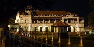 Jika dulu, lekat dengan lawang sewu yang angker, maka sekarang menjadi salah satu tujuan. Foto Menelusuri Lawang Sewu Semarang Yang Terkenal Angker Merdeka Com