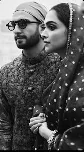 Deepika Padukone And Ranveer Singh Seek Blessings At Golden Temple On Their First Wedding Anniversary Hungryboo Deepika Ranveer Bollywood Couples Ranveer Singh