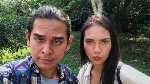 Sinetron yang tayang pada pukul 18.30 wib ini memasangkan rangga azof dan haico van der veken sebagai pemeran utama. Pamer Foto Mesra Bareng Haico Van Der Veken Rangga Azof Mendadak Ganti Caption Ada Apa Banjarmasin Post