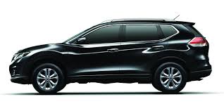 If you want to blend in but still look classy and sophisticated, a black coat would be the best color to go. 05 Diamond Black Paul Tan S Automotive News