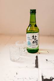 Jinro Chamisul Original Korean Soju In 2020 Korean Drinks Korean Restaurant Korean Cuisine