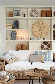 open kast inrichten met woonaccessoires in landelijke woonkamer kast inrichten open kast woonkamer