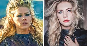 Il les accompagne en personne sur leur domaine et s'éprend de lagertha. What 15 Actors From Vikings Look Like In Real Life