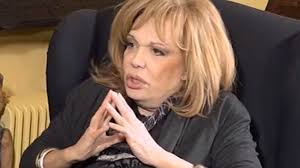 Γράφει η έπη τρίμη η θηλυκότητά. Mairh Xronopoyloy Celebrities Eidhseis Yupiii Gr
