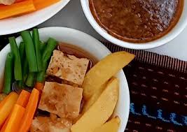 Konon, galantin merupakan makanan khas perancis yang umumnya dibuat dari daging ikan maupun. Resep Selat Solo Galantine Oleh Widhyawati Ambara Cookpad