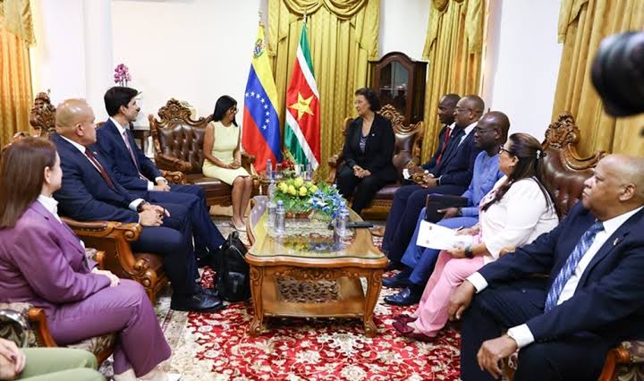 Surinam afirma que visita de Delcy Rodríguez pone de relieve histórica amistad bilateral